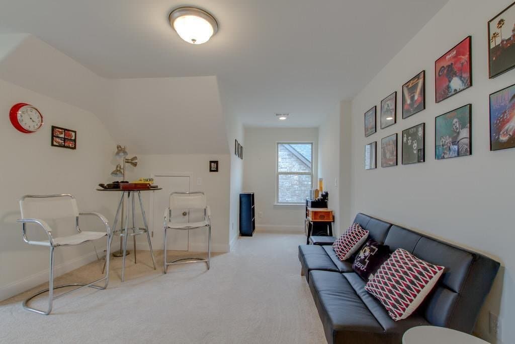 Building Photo - 422 Tamarac Dr