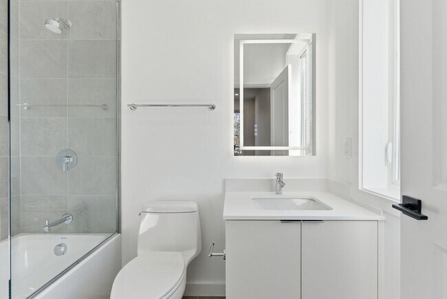 Building Photo - 82 Louise Rd