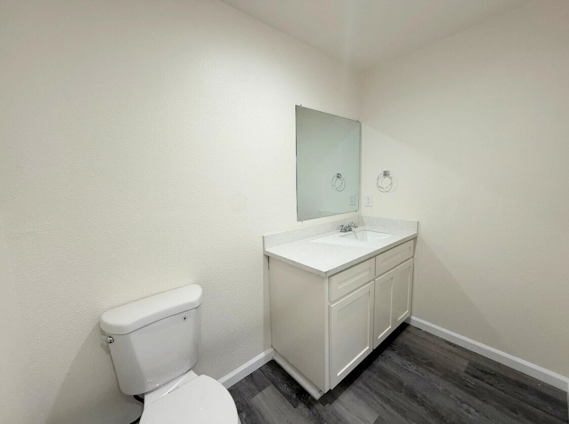 Building Photo - 1420 Lansing St