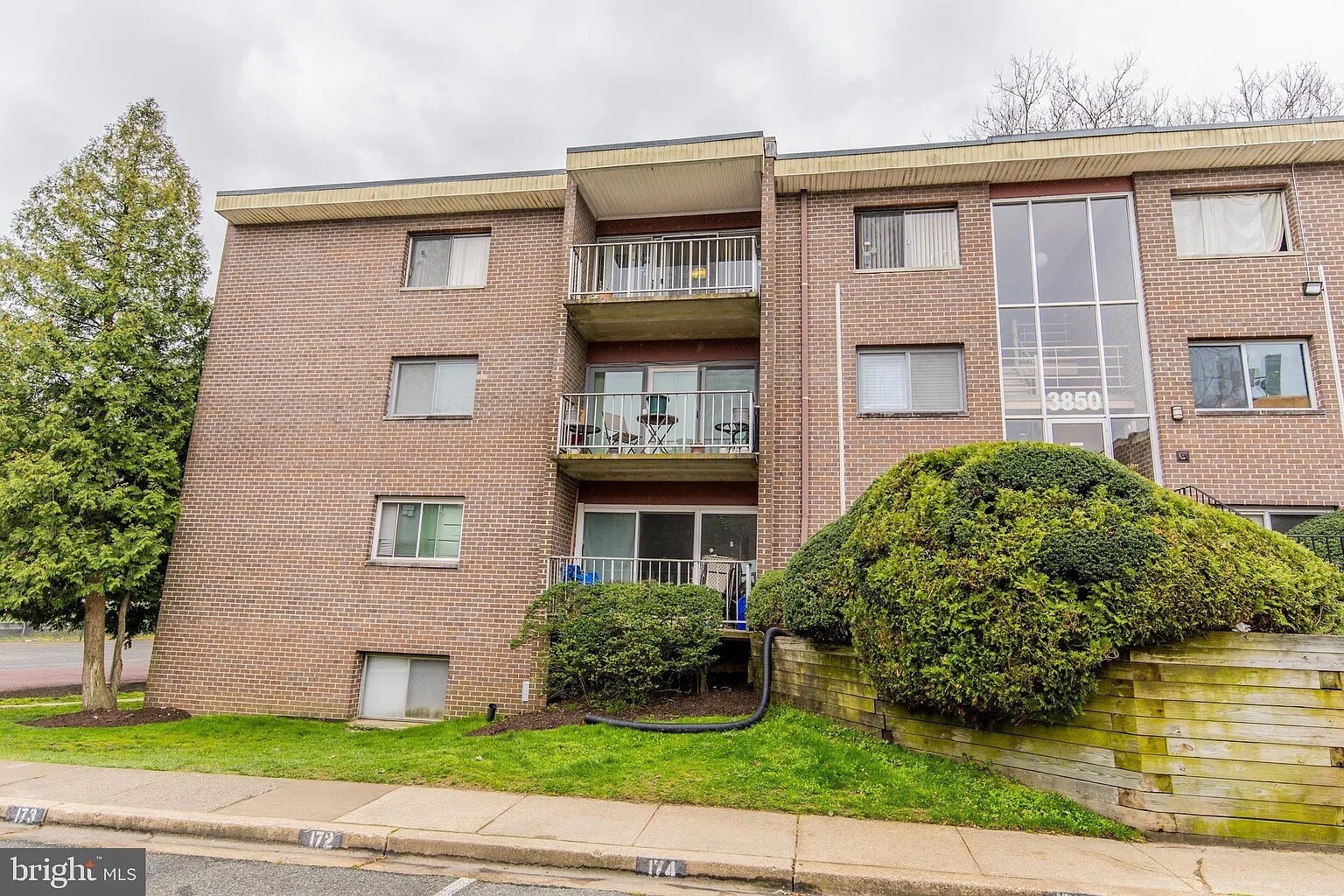 Building Photo - 3850 Bel Pre Rd