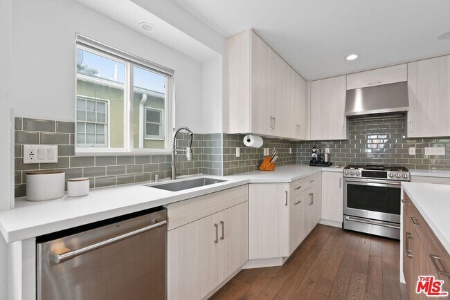 Building Photo - 8107 Yorktown Ave