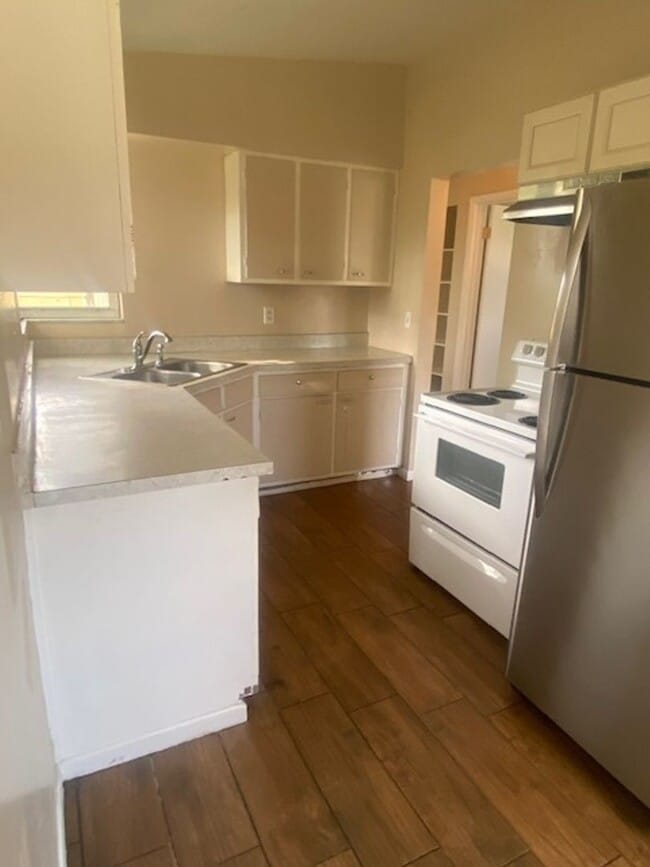 Building Photo - 2 Bed 1 Bath Home | Pet Friendly with Fenced Yard | Washer Dryer Hook Ups | Section 8 Welcome