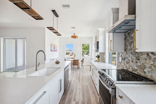 Building Photo - 8622 Inwood Dr