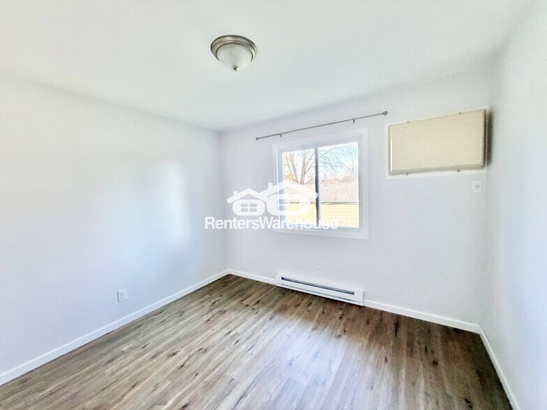 Building Photo - 211 S Green St