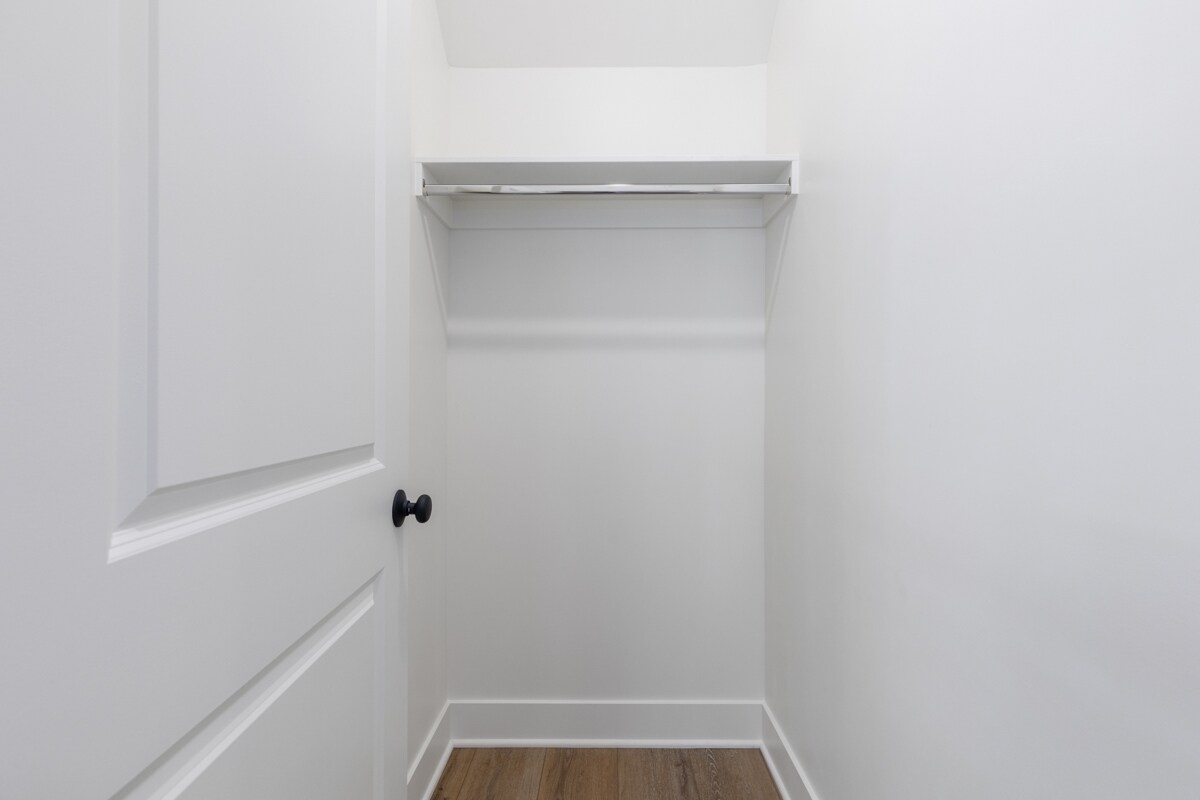 Building Photo - 1004 Diamond Ave NE