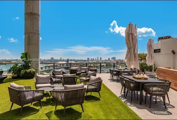 Building Photo - 398 NE 5th St