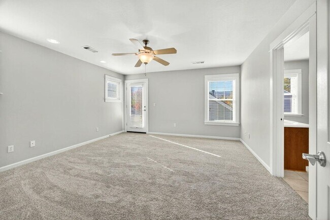 Building Photo - Four bedroom home for lease in the Riverwalk Neighborhood Ashland, Oregon