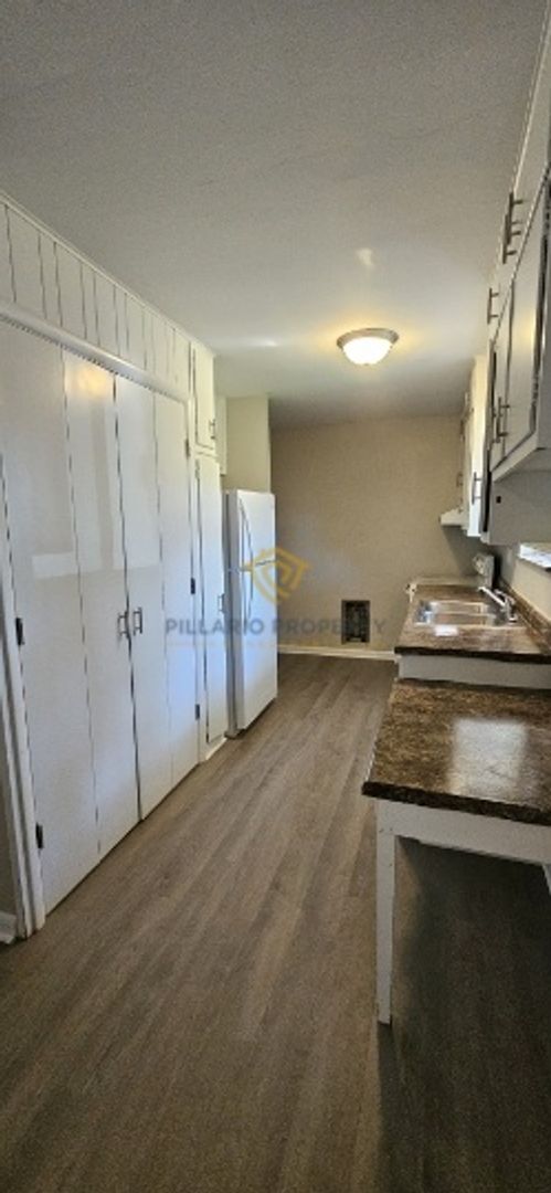 Building Photo - Renovated 1 Bedroom at Campbell Apartments Near Downtown Available Now!