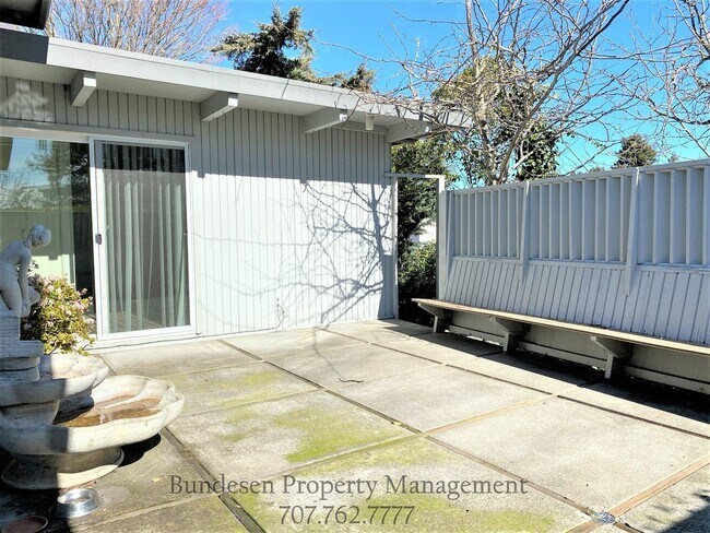 Building Photo - 1303 Hexem Ave