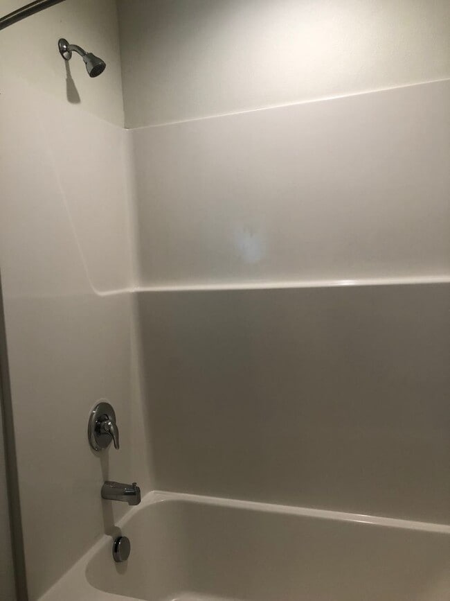 Building Photo - Newer 3 bedroom, 2.5 bath duplex in desirable neighborhood!