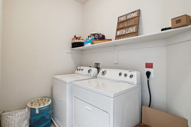 Building Photo - *Luxury, 4-level Broadlands town home zoned for the most desired schools in Ashburn (Mill Run/Eag...