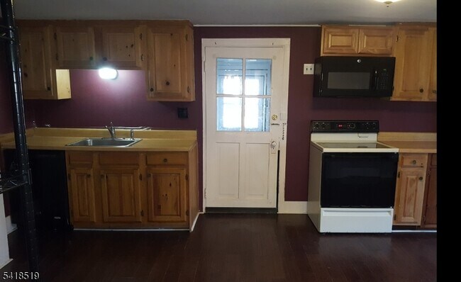 Building Photo - 315 2nd St