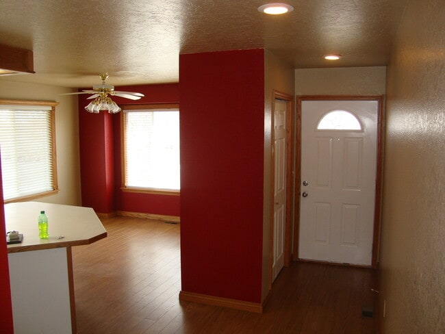 Building Photo - Great 4 bed Duplex