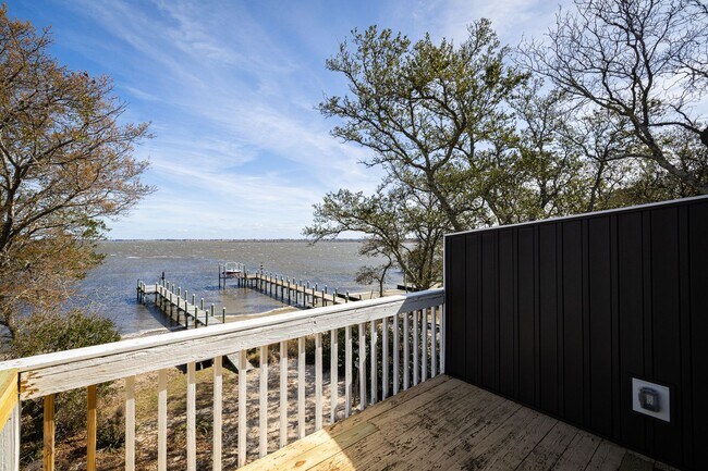 Building Photo - 219 Patane