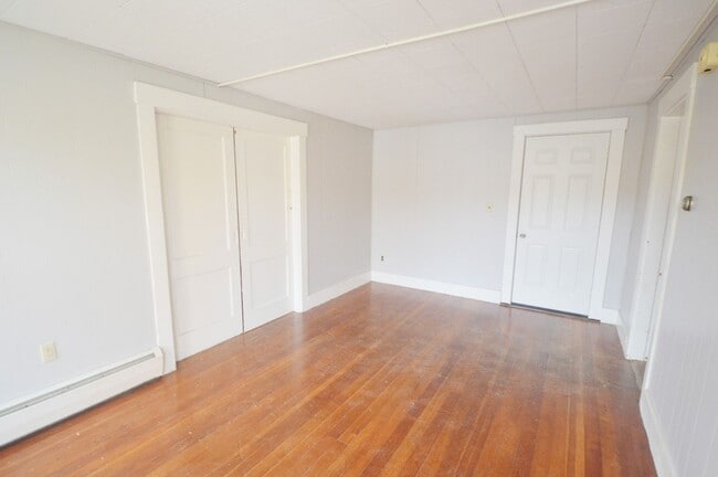 Building Photo - 38 Cascade St