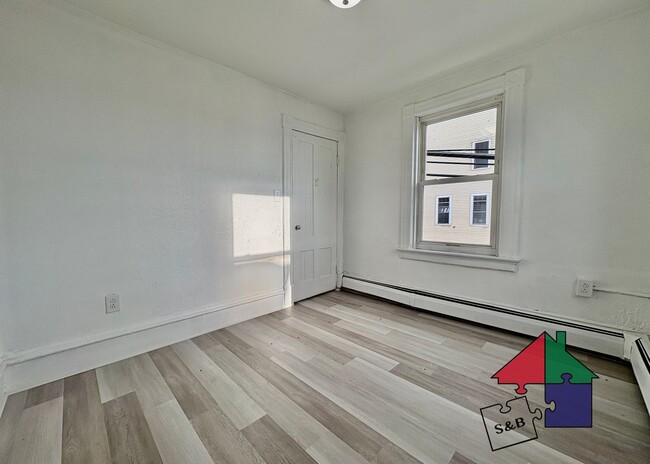 Building Photo - 94 Malletts Bay Ave