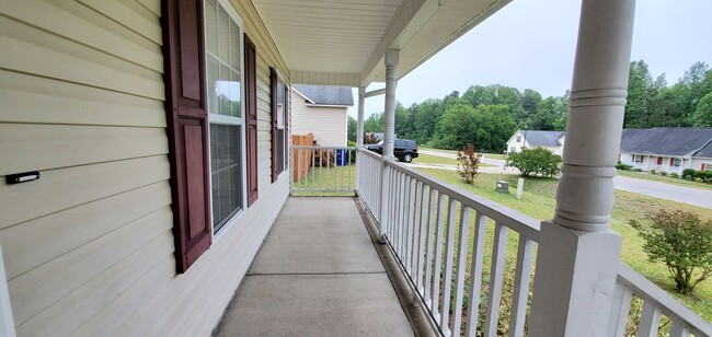 Building Photo - Country Neighborhood