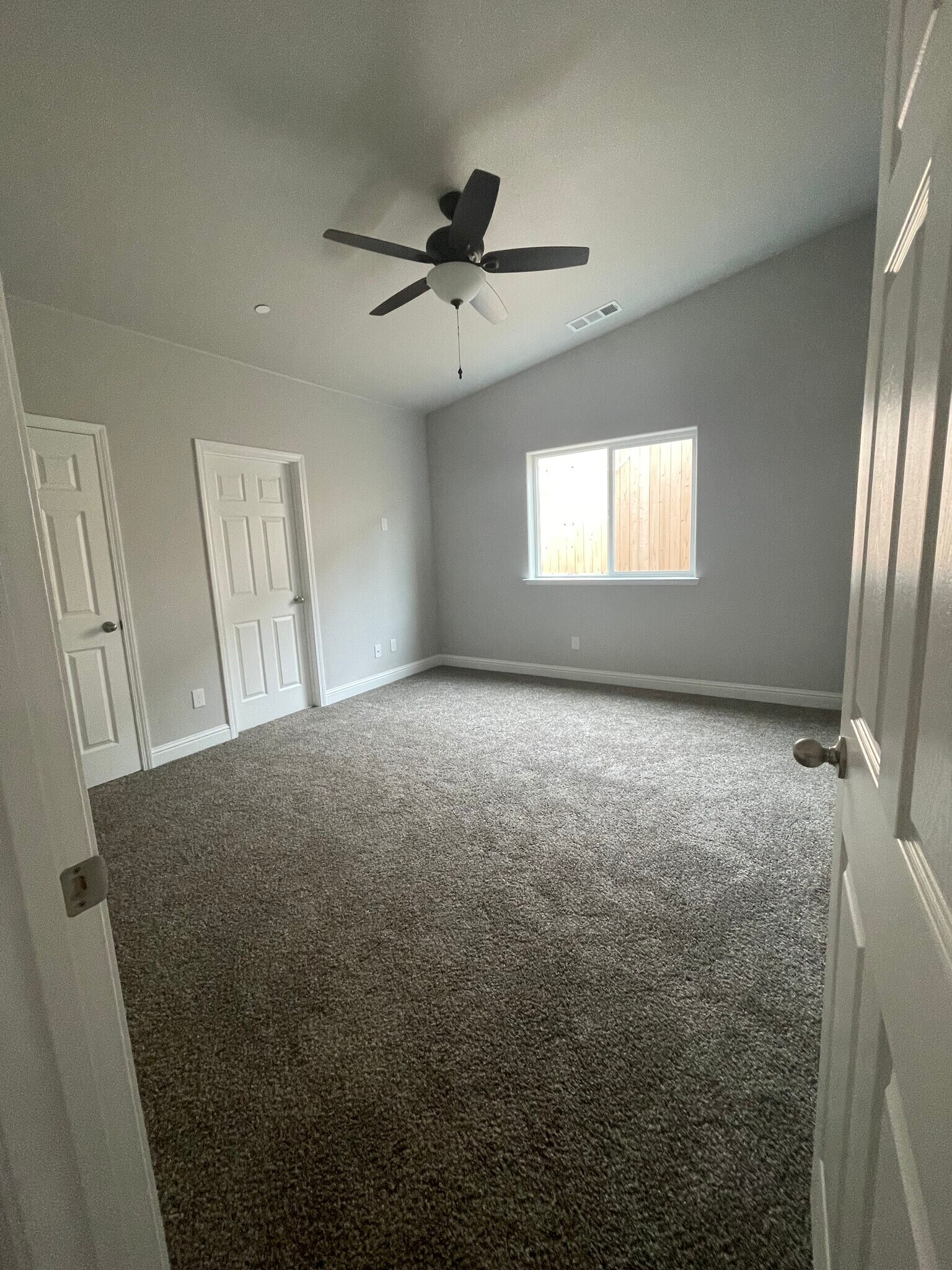 Master bedroom with walk-in closet - 1051 Adell St