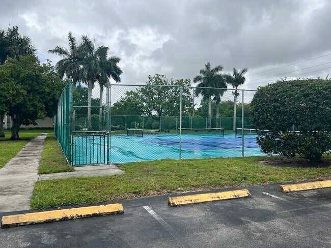 Building Photo - 1453 Lake Crystal Dr