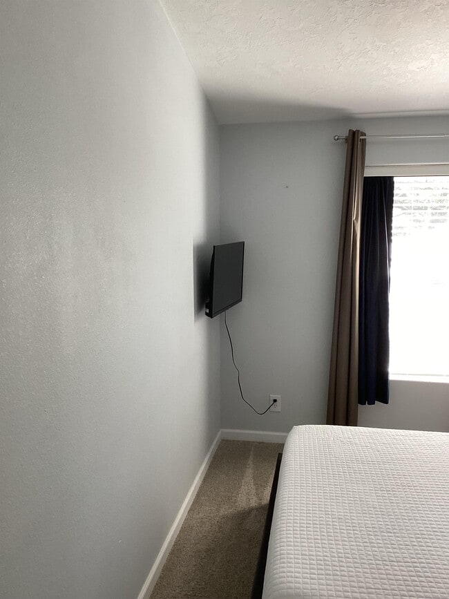 Building Photo - 250 SW 30th St