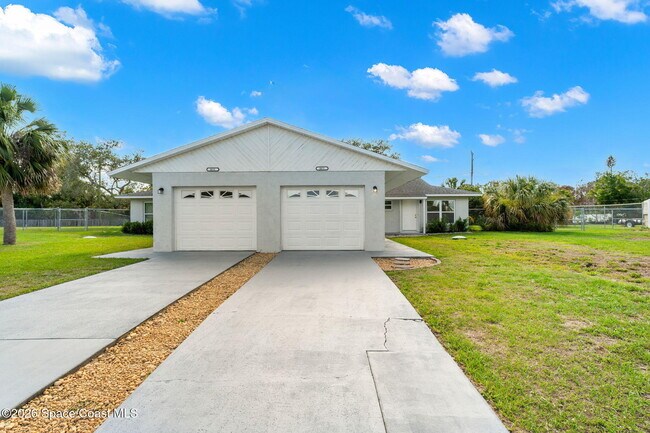 Building Photo - 3077 Sea Gate Cir