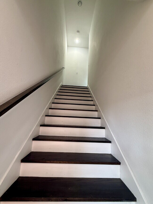 Building Photo - 4211 Delano Pl