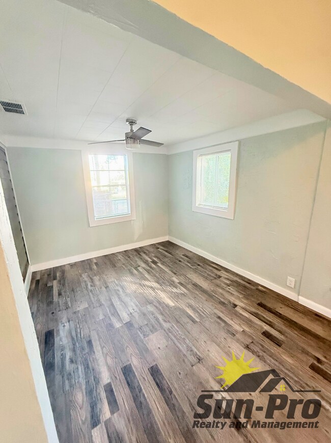 Building Photo - 136 W Pine Bluff St