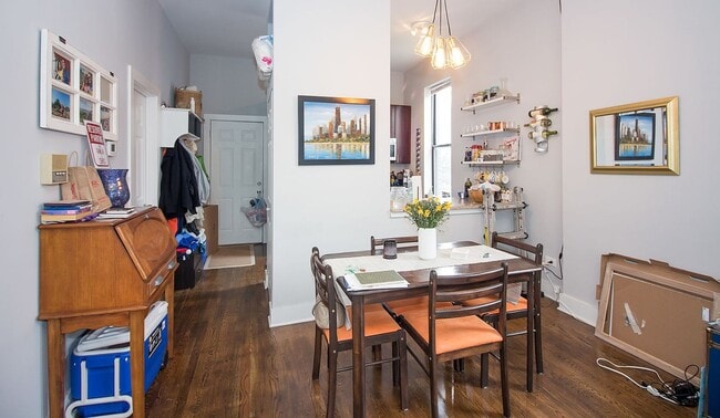 Building Photo - 2 Bedroom in Ukrainian Village /West Town / Noble Square - June 16th