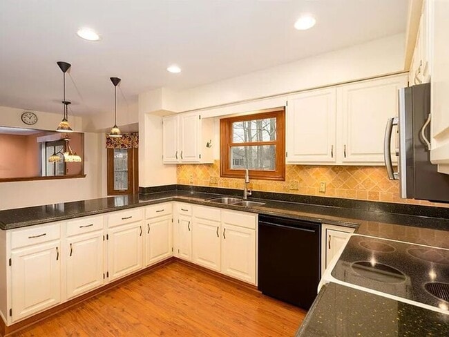 Building Photo - 1851 Foxhollow Dr