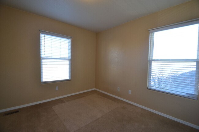 Building Photo - Beautiful 4 Bedroom Home Available Now!