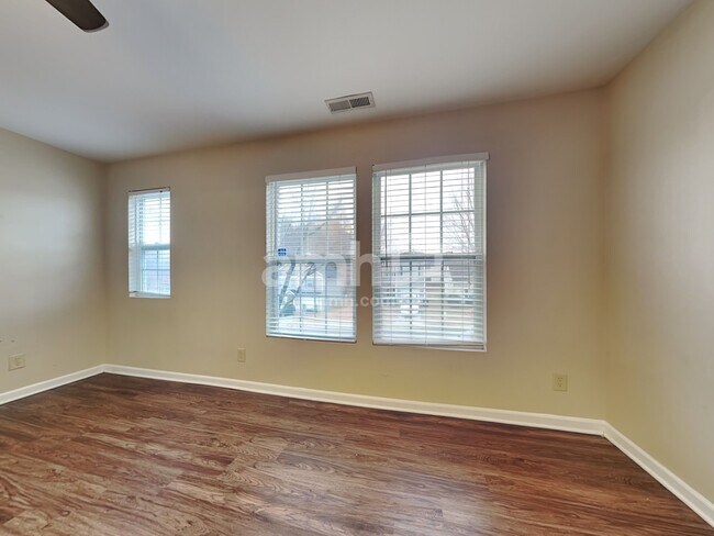 Building Photo - 911 Swearngan Ridge Ct