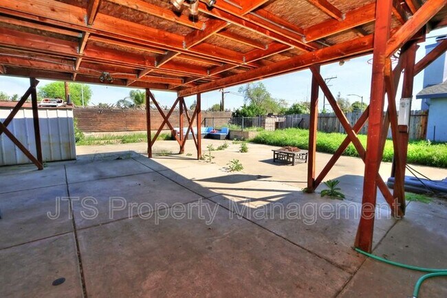 Building Photo - 7733 Temwoods Way