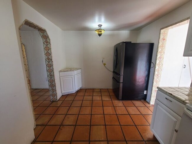 Building Photo - Charming 2 bedroom 1 bathroom