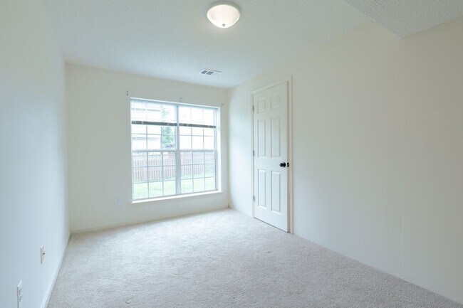 Building Photo - Beautiful 4 BR/3.5 BA Single-Family Home i...