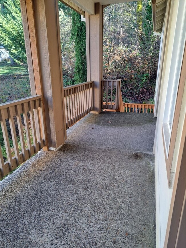 Building Photo - Secluded 5 bedroom Amazing Views Green Space