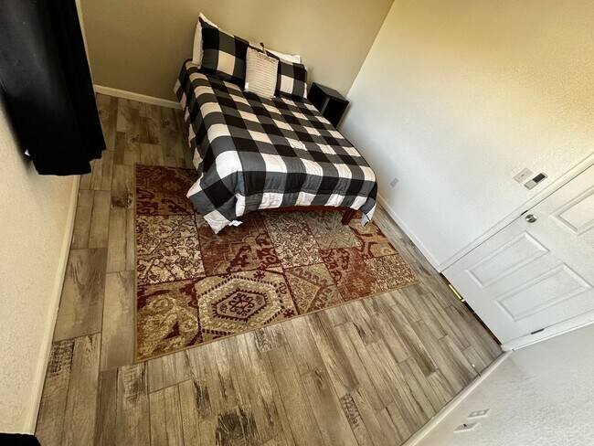 Building Photo - Furnished 3 Bedroom Condo across from Golf...