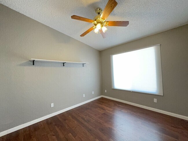 Building Photo - Very Nice 4 Bedroom House
