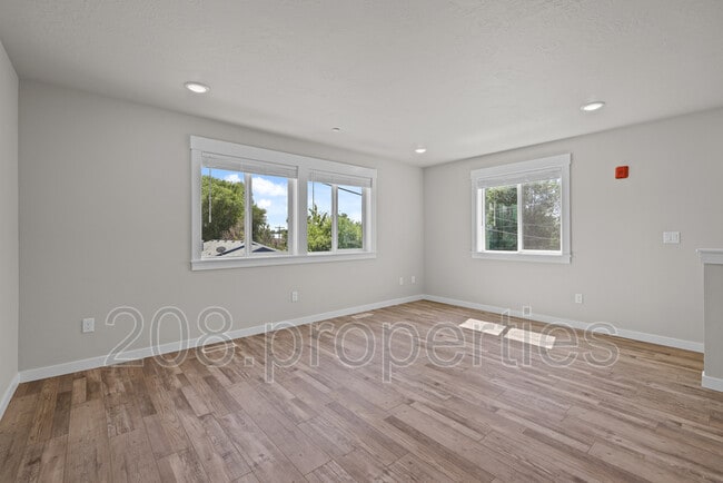 Building Photo - 435 2nd Ave N