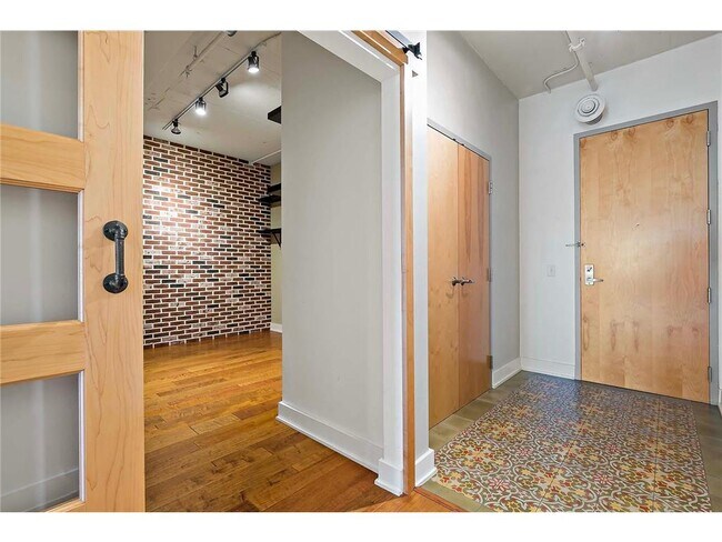 Building Photo - 2929 Chicago Ave