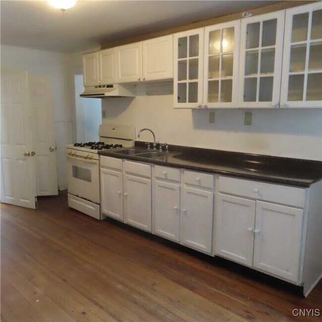 Building Photo - 735 N Alvord St