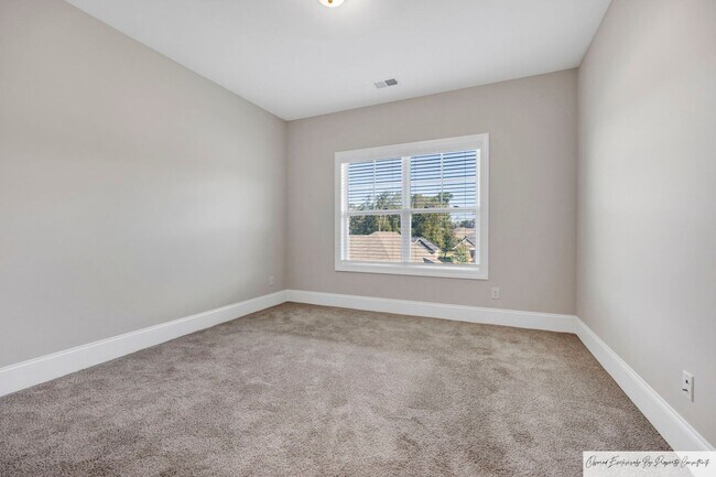 Building Photo - ONE STORY EXECUTIVE HOME READY FOR YOU IN REGATTA FOREST