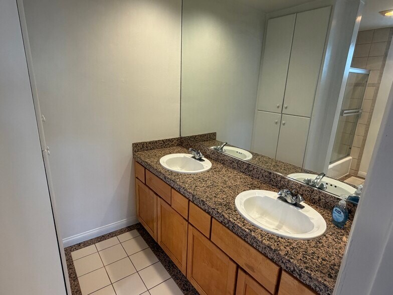 double sinks in the bathroom - 1649 Appian Way