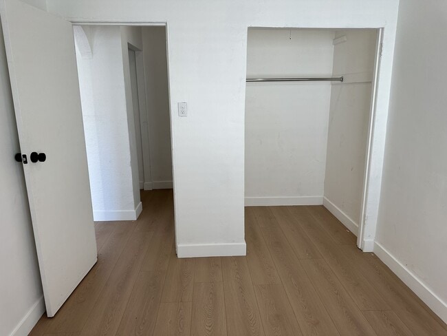 Building Photo - Newly Renovated 1 Bedroom in West Adams