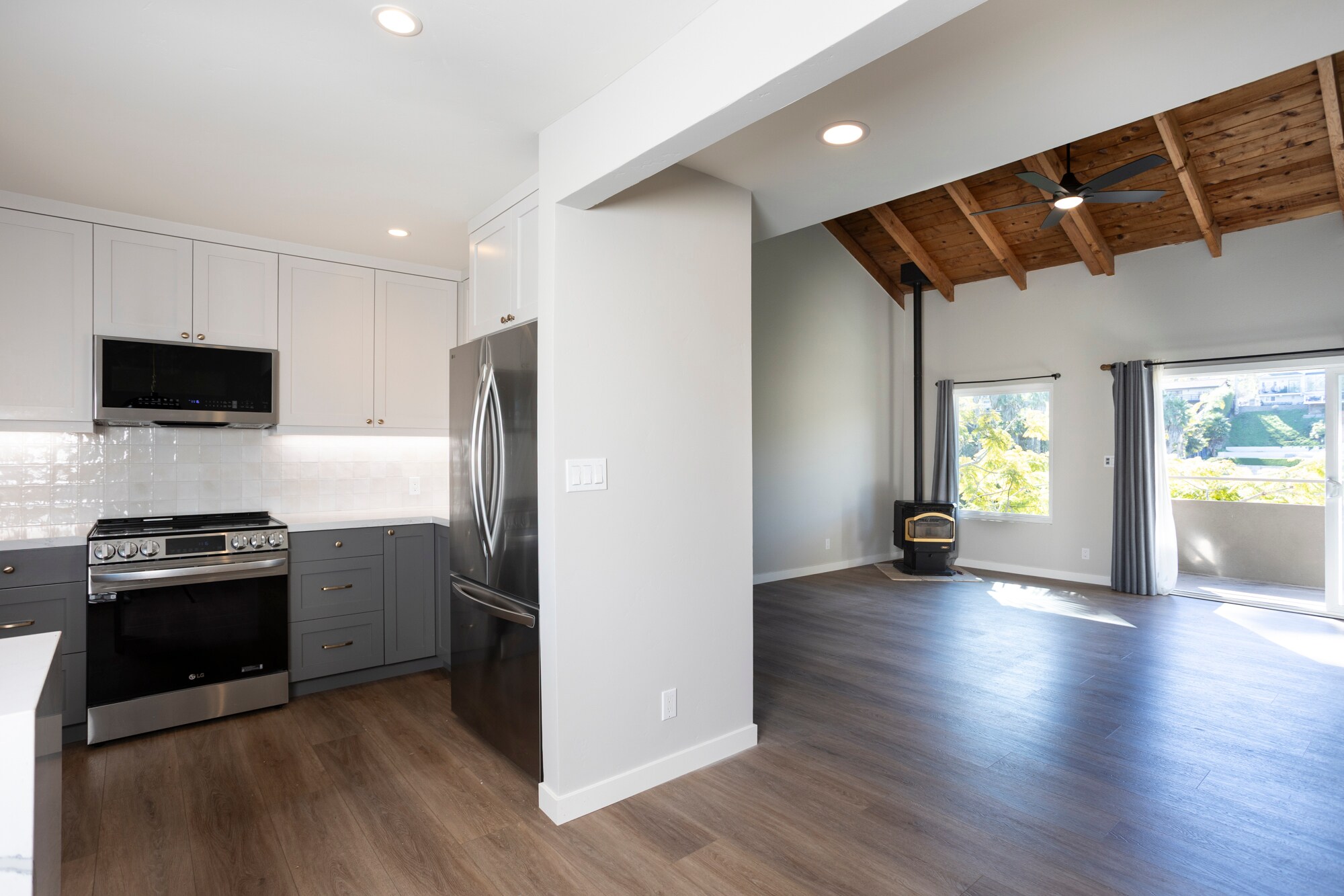 Building Photo - 2517 Navarra Dr