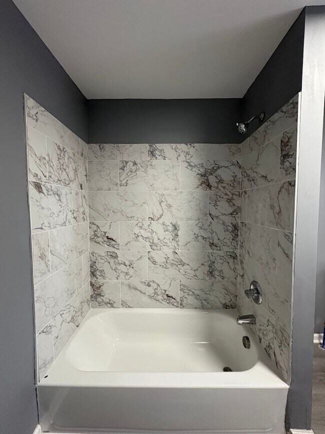 Building Photo - Three bedroom two bathroom home for rent