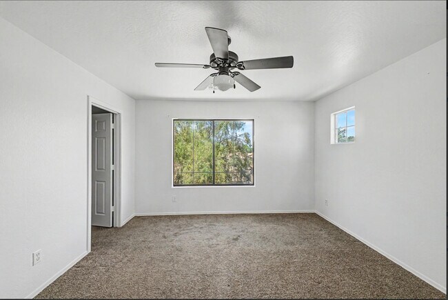 Building Photo - 542 E Bartlett Way