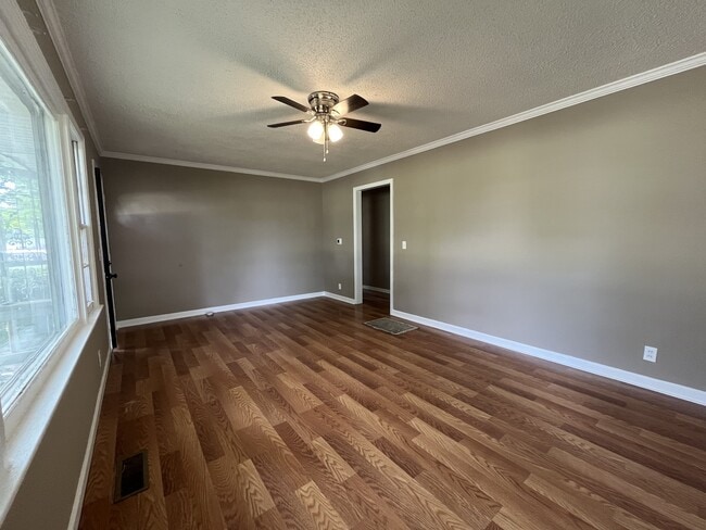 Building Photo - 438 Lennanwood Ave