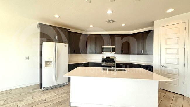 Building Photo - 5324 S 24th Ln