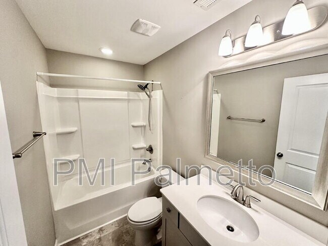 Building Photo - 117 Weeping Oak Ln