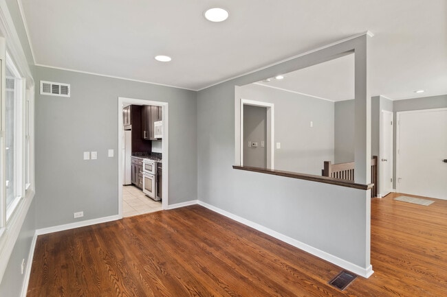 Building Photo - 334 Russet Ln